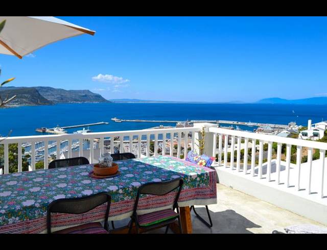 4 BEDROOM HOUSE FOR SALE IN SIMONSTOWN